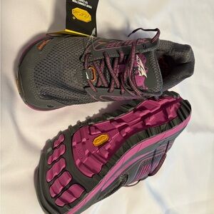 Altra Women's Athletic Shoes - Charcoal and Magenta